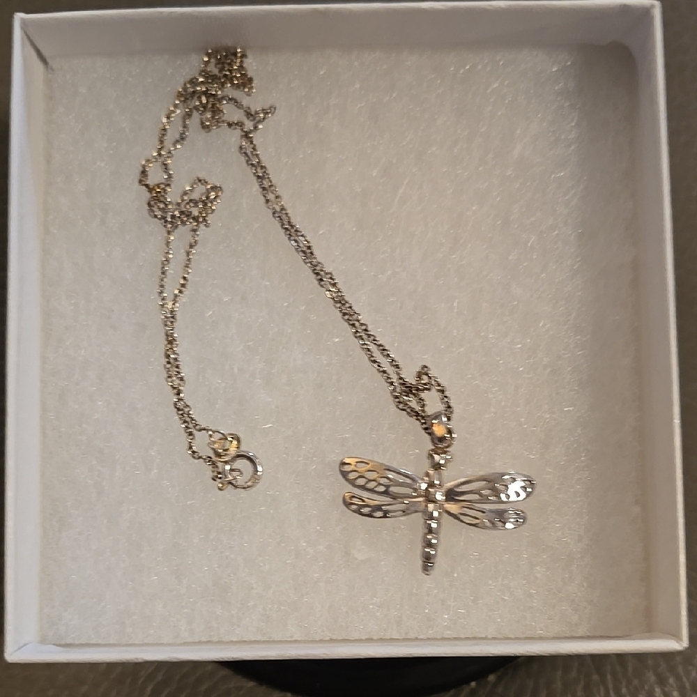 Elegant Gold Dragonfly Necklace